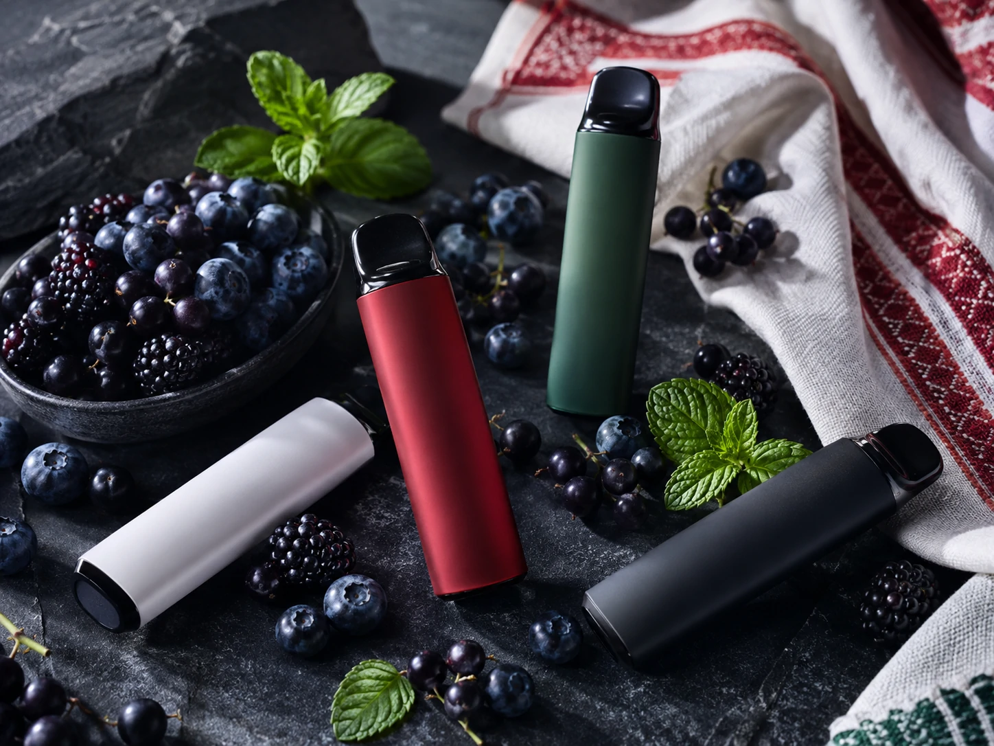 Aromaty do e-papierosów Vaperow o smaku mieszanki jagód Zestaw jednorazowych e-papierosów marki Vaperow o smaku świeżych mieszanych jagód i mięty (ID#4)